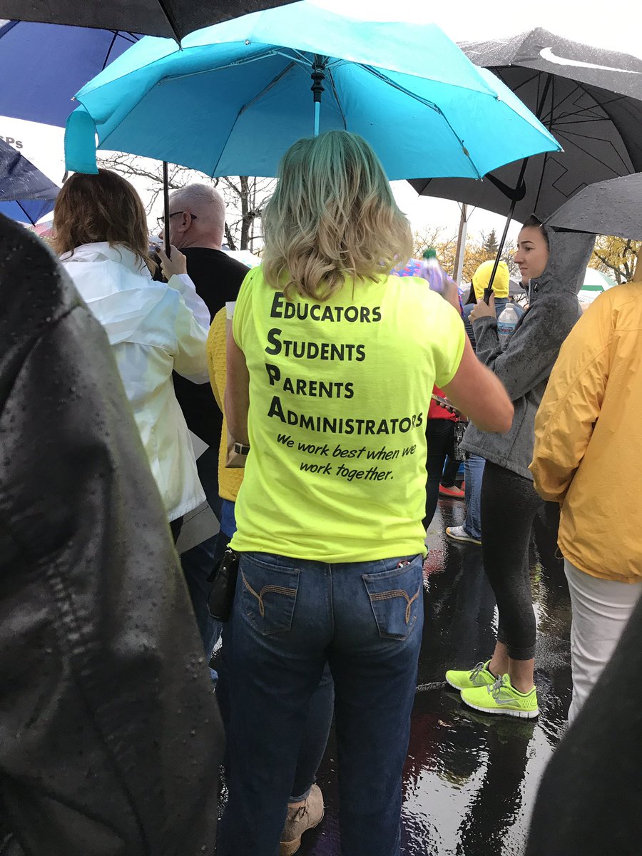 PeeblesForest's tweet photo. Proud to support #D15ESPA #FairPay #EducationIsOurPassport #Palatine #CCSD15 https://t.co/mx0RssiI7L