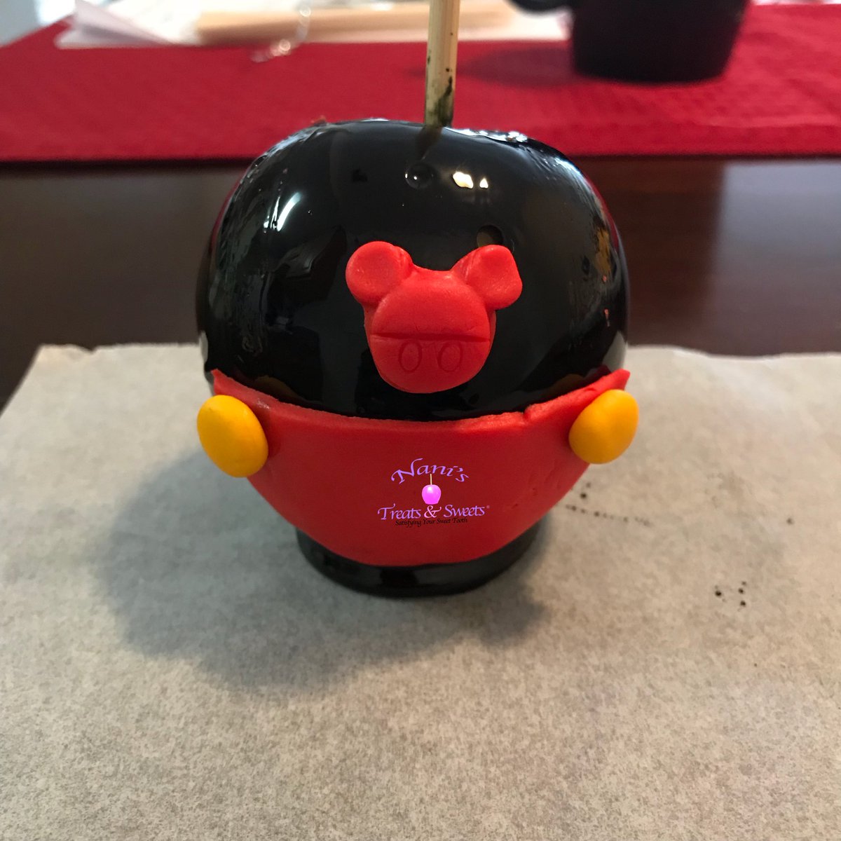 nani_treats's tweet photo. Hey Mickey!! #mickeymouse #mickeyapple #candyapple #nanistreatsnsweets https://t.co/U8etRLFEEB