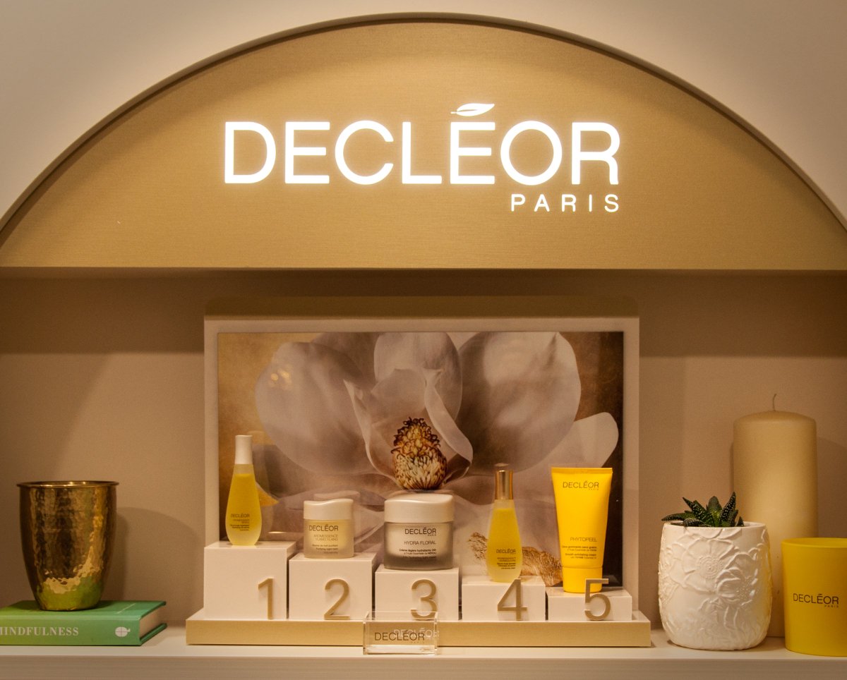 Danesfieldhouse's tweet photo. This #Autumn experience the exquisite Decleor Facial #Pilates. #LiftAndTone #AntiAgeing. 
https://t.co/Zj8OZfBycV https://t.co/IQVNqkJ3B1