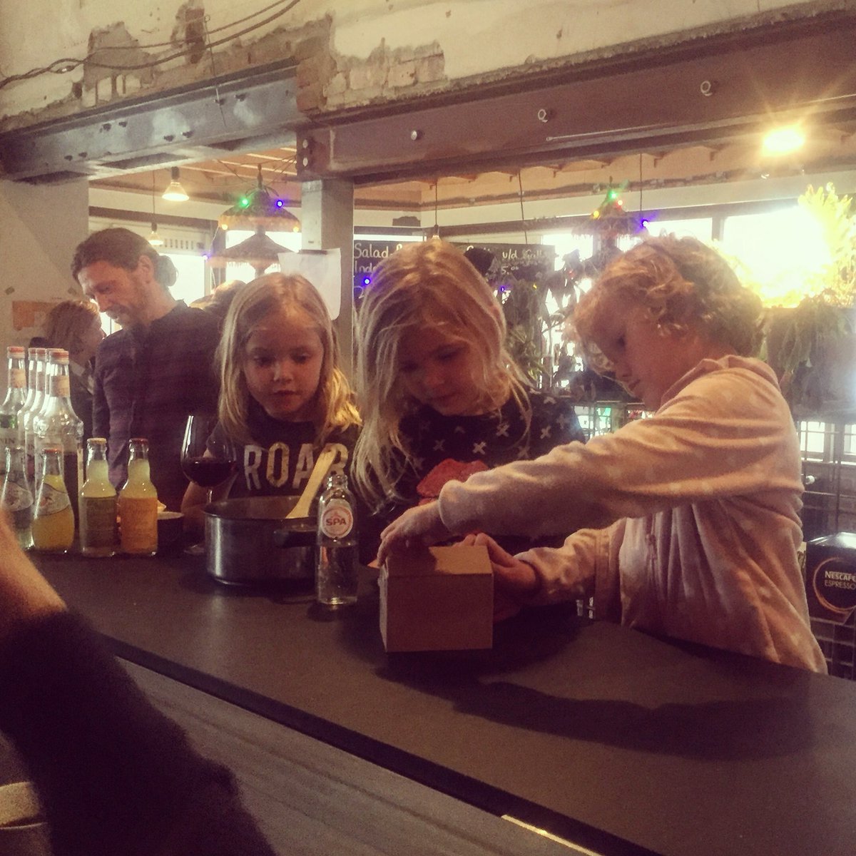 Er is vriendschap gesloten en een onderneming gestart. Soep voor € 1,50. #nulzeseindhoven #ddw