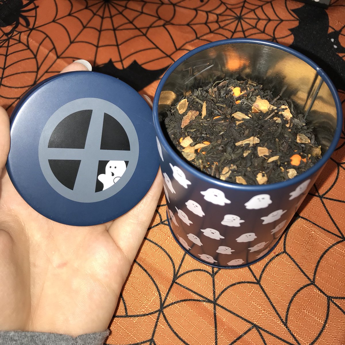 Booshette's tweet photo. @pumpkinspiced @piilopaikka Achievement unlocked! Also I got pumpkin chai in a spooky tea tin! I remain on brand ๐ #suchspook #veryghost #wow https://t.co/Hutoud15ya
