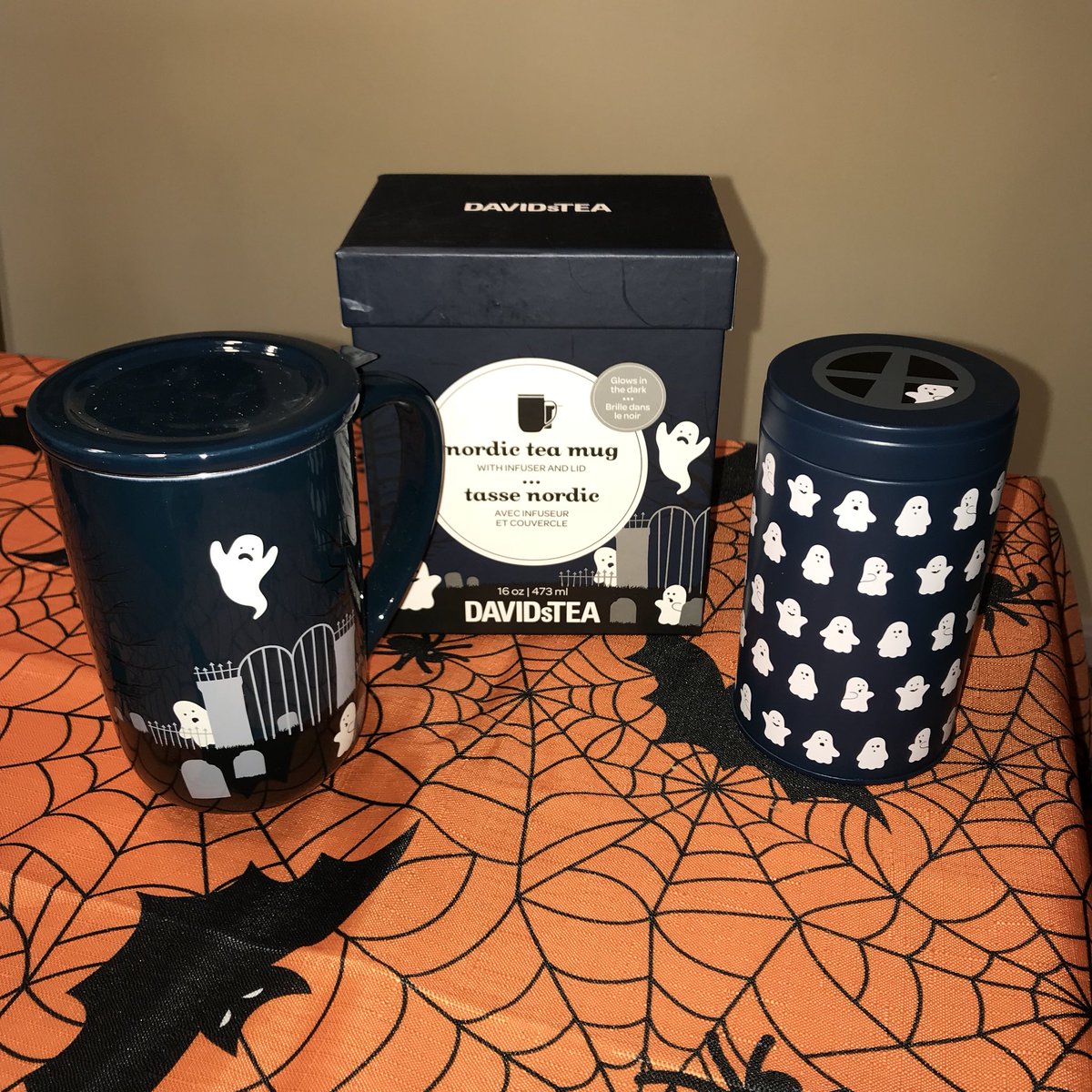 Booshette's tweet photo. @pumpkinspiced @piilopaikka Achievement unlocked! Also I got pumpkin chai in a spooky tea tin! I remain on brand ๐ #suchspook #veryghost #wow https://t.co/Hutoud15ya
