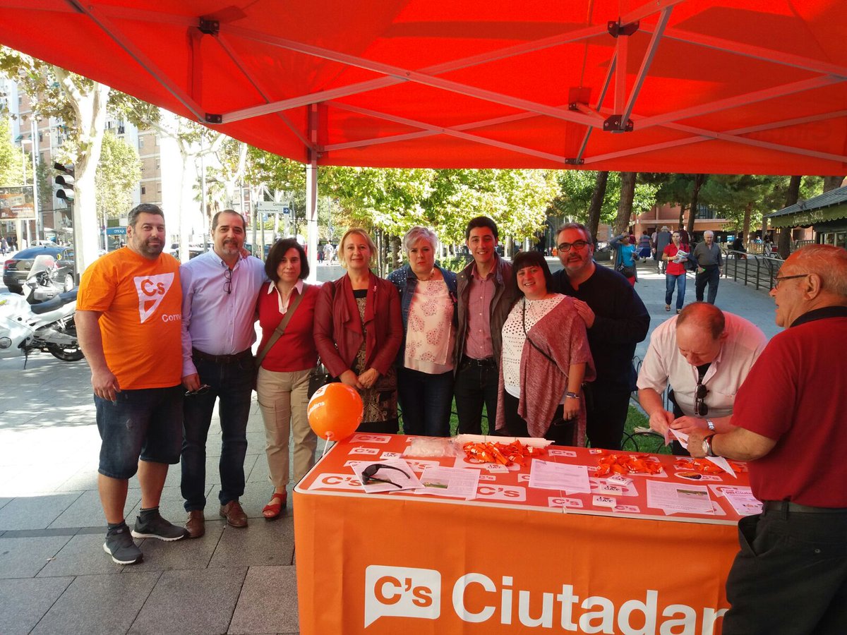 CsCerdanyola's tweet photo. 👉 Ayer asistimos a las carpas de nuestros compañeros y amigos de @Cs_Cornella y @Cs_Terrassa 🍊 #FamiliaCs #Seguimos https://t.co/OtvtidLSsS