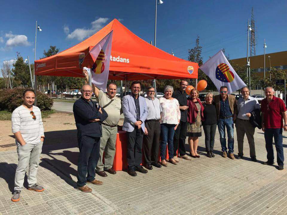 CsCerdanyola's tweet photo. 👉 Ayer asistimos a las carpas de nuestros compañeros y amigos de @Cs_Cornella y @Cs_Terrassa 🍊 #FamiliaCs #Seguimos https://t.co/OtvtidLSsS