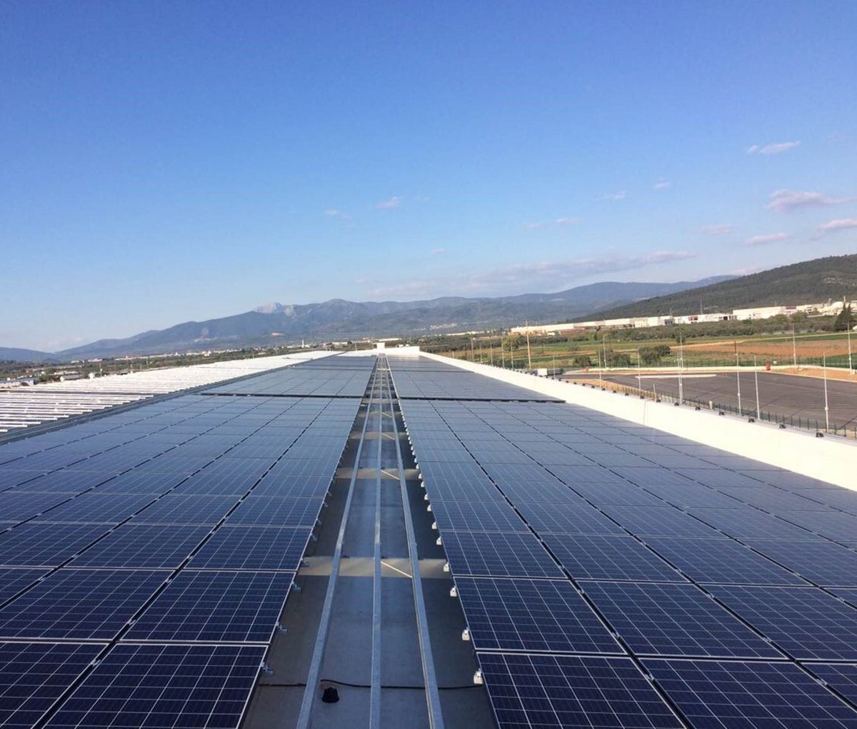 JTI_World's tweet photo. Reducing our CO2 emissions with #solarpower already in Jordan, Philippines, Turkey, just to name a few. #WorldEnergyDay2017 #cleanenergy https://t.co/sd0SyxasMn