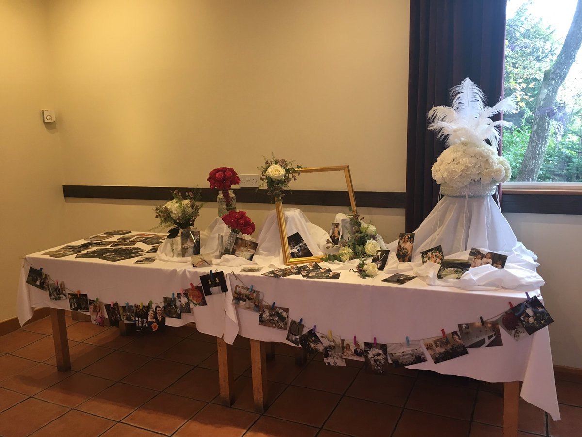 mefloraldesign's tweet photo. First ever wedding fayre complete!😊 thank you for having me @BluebellSuite1 @vivis_venues @DaveDDecks @JoshuaBradley08 #weddingflowers https://t.co/Z4XVe41Ufm