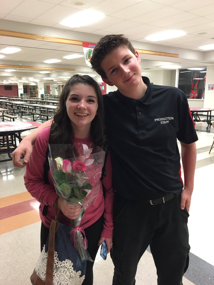 niemczykc's tweet photo. Another great performance of Legally Blonde by cast and crew! Only 3 shows left! #broadwaycompany #arrowheadhighschool https://t.co/UIzmm8l2eY