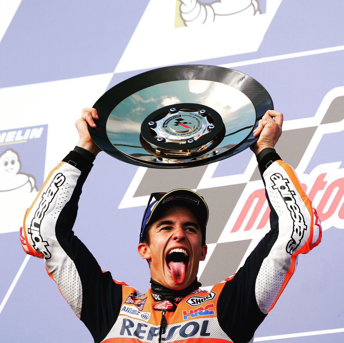 MotoAranda's tweet photo. Victoria de @marcmarquez93 en el #AustralianGP . ¡Enhorabuena! Cada vez más cerca del Mundial.. 👏🏻 https://t.co/P0gCo5N8PY
