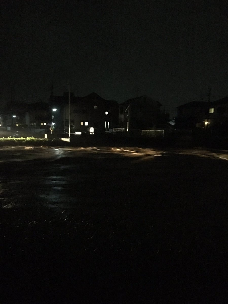 n_cherun's tweet photo. 奈良県桜井市の寺川です！！
一部氾濫してます。
とても危険です。
すぐに避難してください。
拡散してください。 https://t.co/xGF9N2qJqw