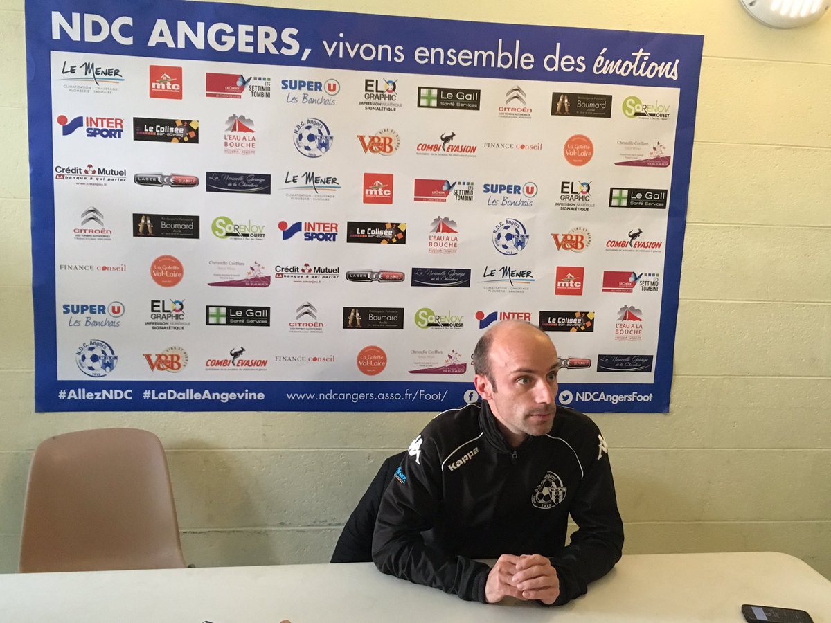NDCAngersFoot's tweet photo. Conférence de presse d'après match de @PierreNaudet avec la presse locale. #NDCLAVAL https://t.co/B08fW1GPRW