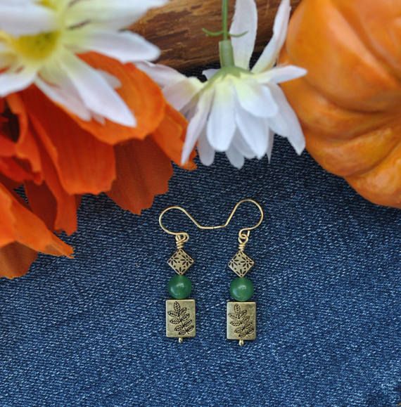 goose398's tweet photo. https://t.co/16Ag0R9dVO Gold and green leaf earrings #leafdecor #leafmotif #aventurine #goldgreen #handcraftedjewelry #naturetheme https://t.co/Ce5AReoegN