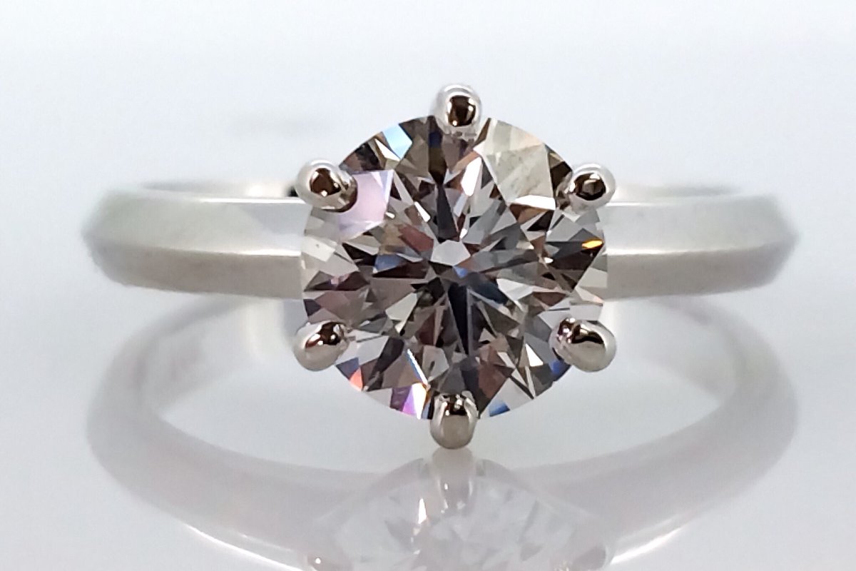 diamondsbyadam's tweet photo. Start by picking out the perfect diamond ๐ @torontogem #diamonds #gems #customjewels https://t.co/4h9VQ6xmAY