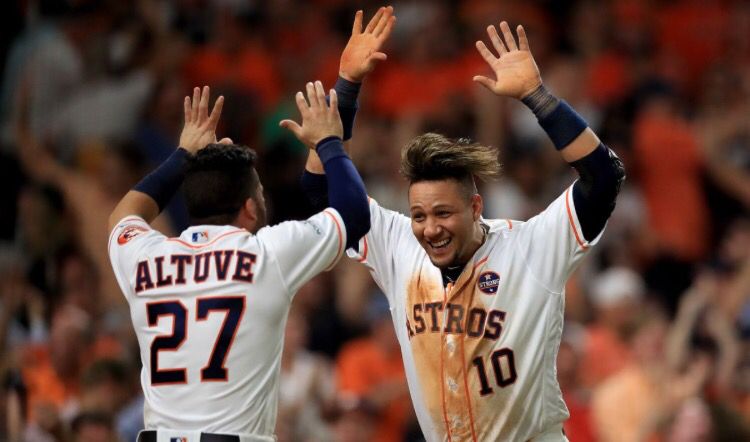 BasebaIlKing's tweet photo. Who you got winning the World Series?
RT for the Astros
Like for the Dodgers https://t.co/oTQ05lmidU