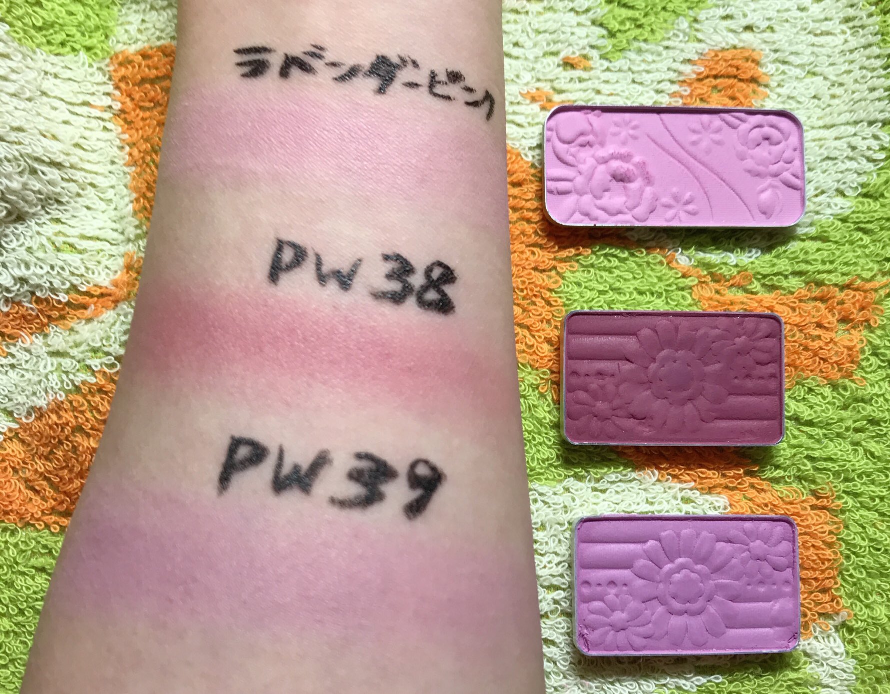 ぜろ セザンヌナチュラルチークのラベンダーピンク キャンメイクパウダーチークスpw38 39の色比較 色味は色彩ヘルパーと自分が見た印象 括弧内の文章 で書いてます 発色はセザンヌは薄づきですが キャンメイクはつけ過ぎ注意です プチプラコスメ