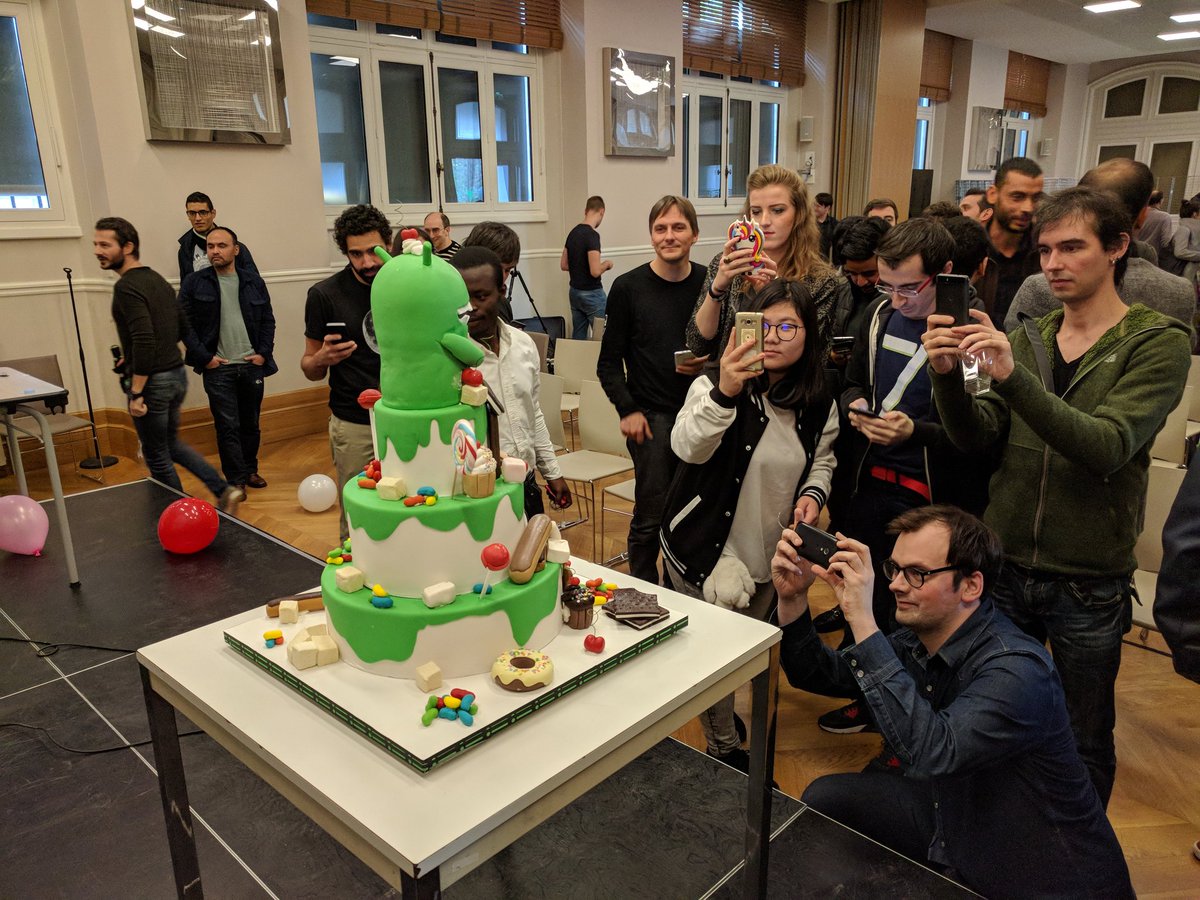 ParisAndroidUG's tweet photo. La star du jour π€π Happy Birthday Android π€π #10AnsDroid #9AnsDrophone #AndroidBirthday https://t.co/vCh6fsd03g