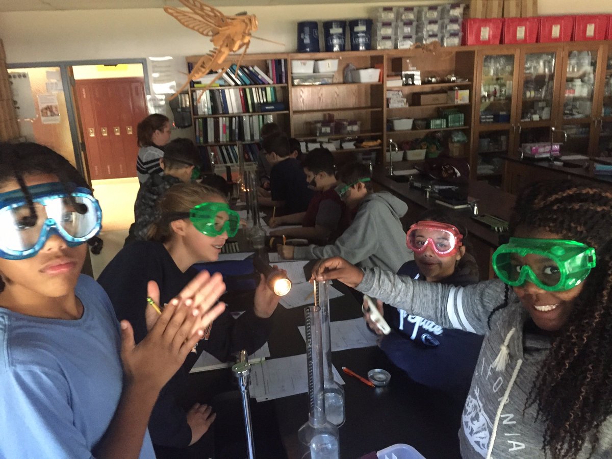 JasonJonesGMSD's tweet photo. Some amazing 7th graders are investigating colliding air masses in SCIENCE! ⚗️🔬🔭😊 @GovMifflinSD #gmms #sciencerules #learningisfun https://t.co/PLgpyJtTXG