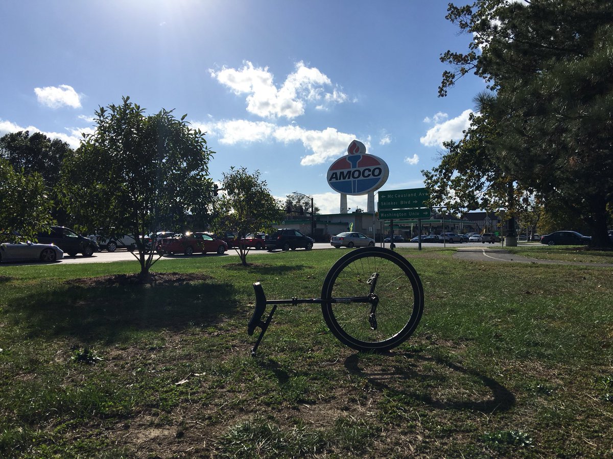 SomeplaceAnothr's tweet photo. Geting a ride in between the rain this weekend #forestpark #onwheel #outside #getoutside #bike #fixie #run #forestparkforever #amoco #gas https://t.co/jPZc3oUw65