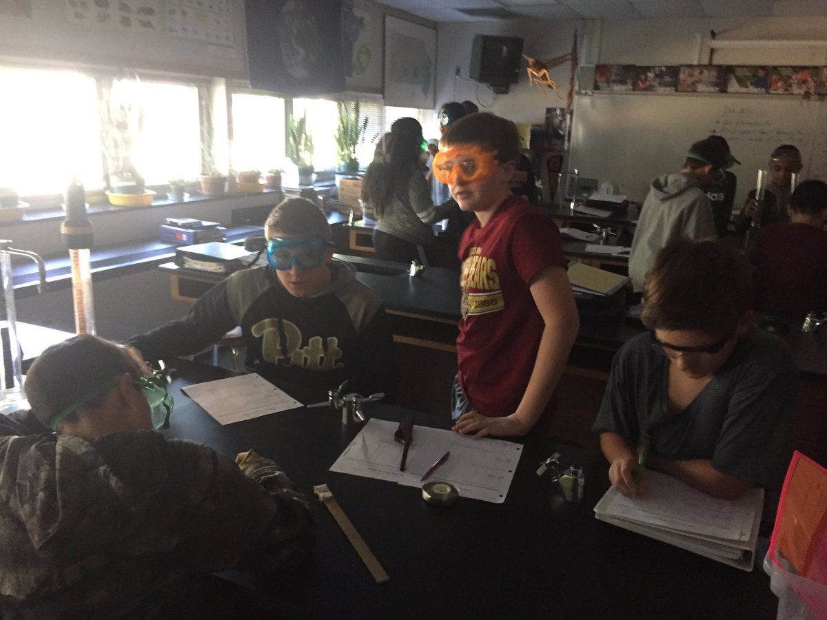 JasonJonesGMSD's tweet photo. Some amazing 7th graders are investigating colliding air masses in SCIENCE! ⚗️🔬🔭😊 @GovMifflinSD #gmms #sciencerules #learningisfun https://t.co/PLgpyJtTXG