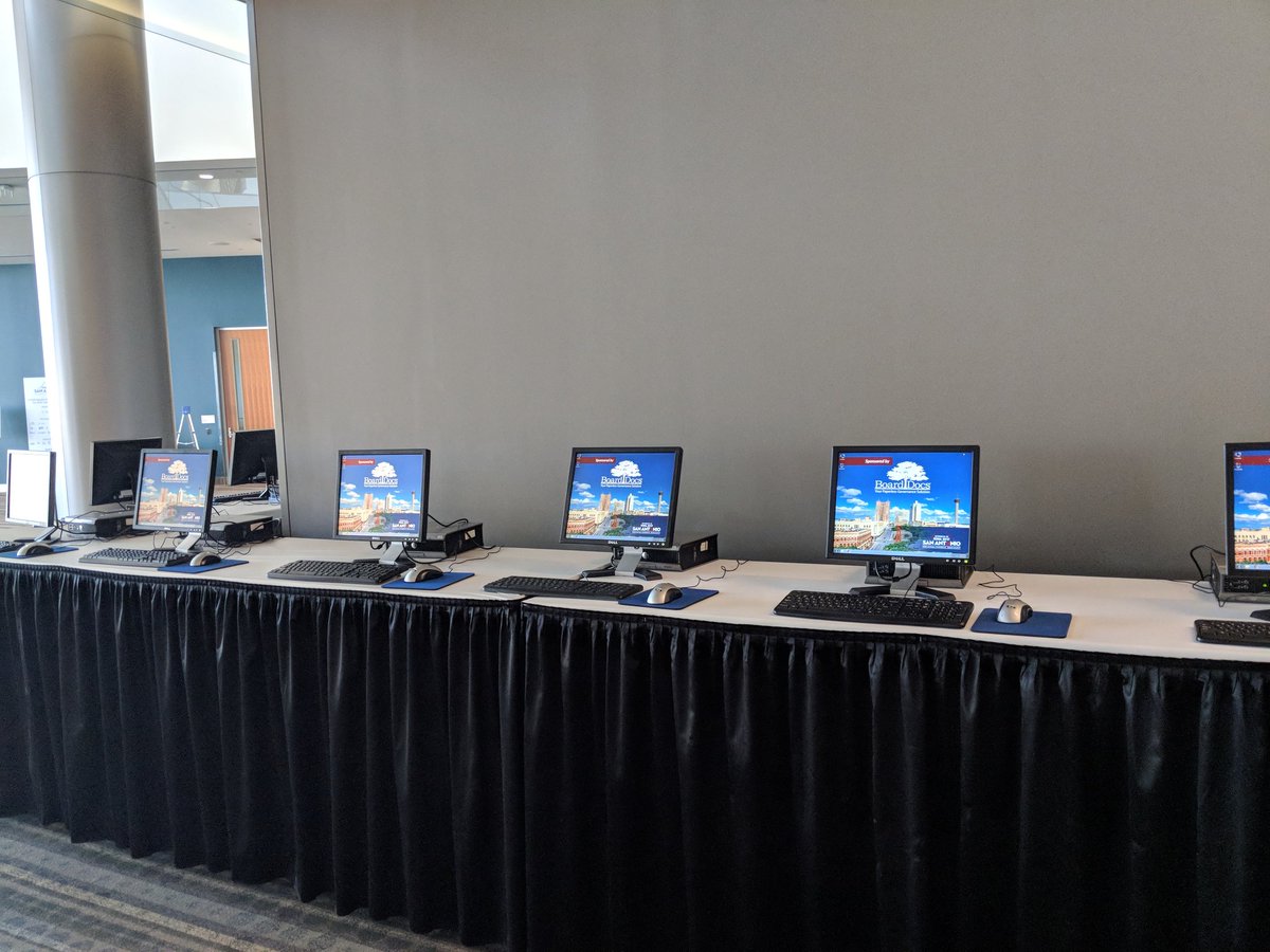 JeffStonehill's tweet image. I'm old enough to remember a long line of city managers waiting to use free computers available at @ICMA Conference. Not anymore. #GovtTech