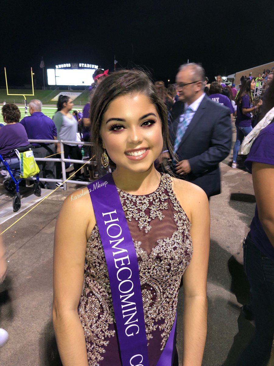Carolina_P__'s tweet photo. Isnโt she stunning !? Glammed Hannah @hrivero3 for @MRHSMavericks Homecoming Court ๐ #Hoco2K17 #mrh2017 #Homecoming2017 #senior17 https://t.co/FQMhU5EB9T