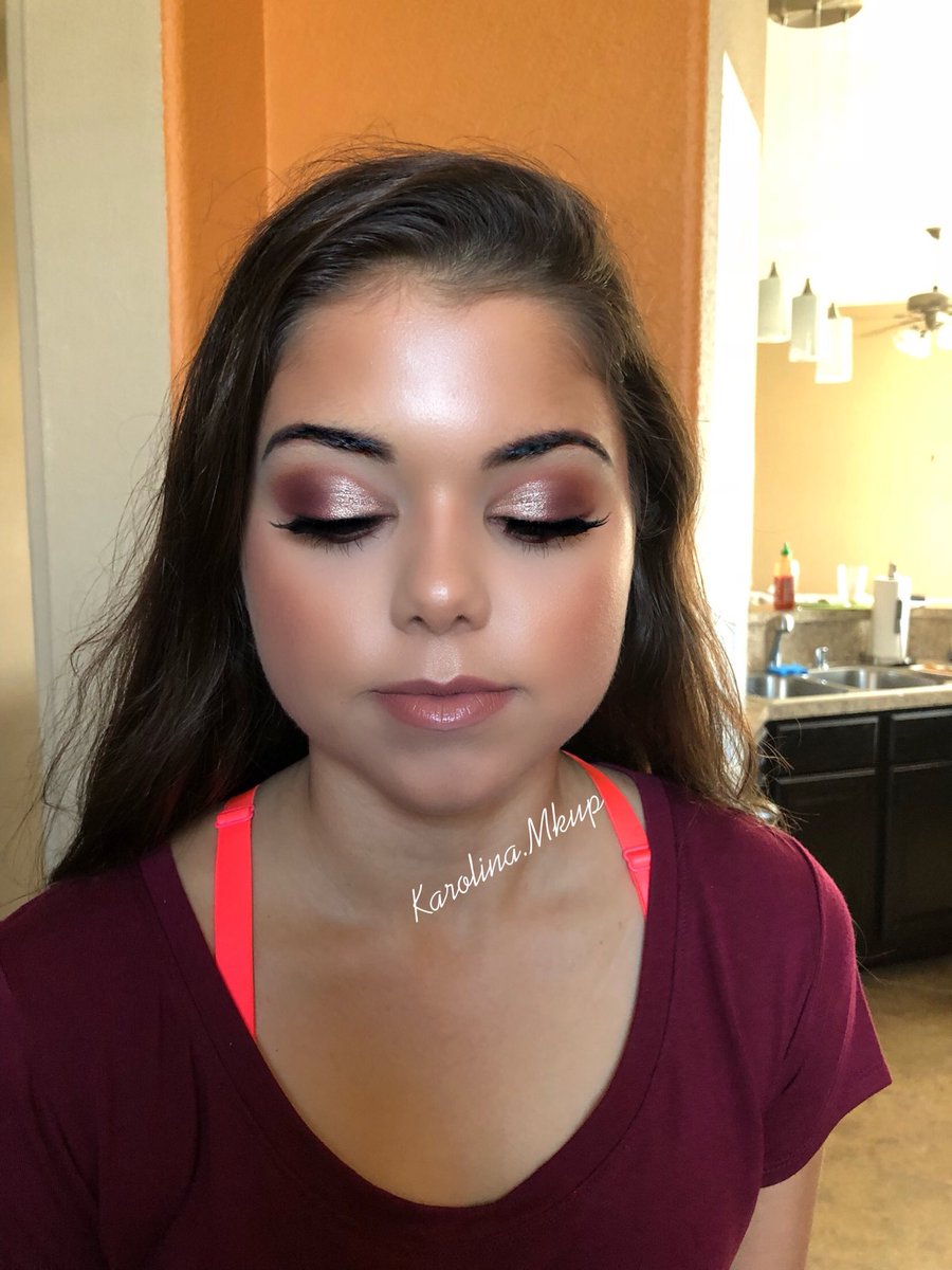 Carolina_P__'s tweet photo. Isnโt she stunning !? Glammed Hannah @hrivero3 for @MRHSMavericks Homecoming Court ๐ #Hoco2K17 #mrh2017 #Homecoming2017 #senior17 https://t.co/FQMhU5EB9T