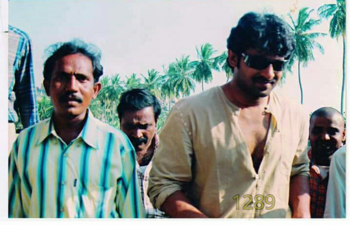 Prabhas2U's tweet photo. #Prabhas Very Old and Rare pic

#HBDDarlingPrabhas https://t.co/6LTlihXBxm