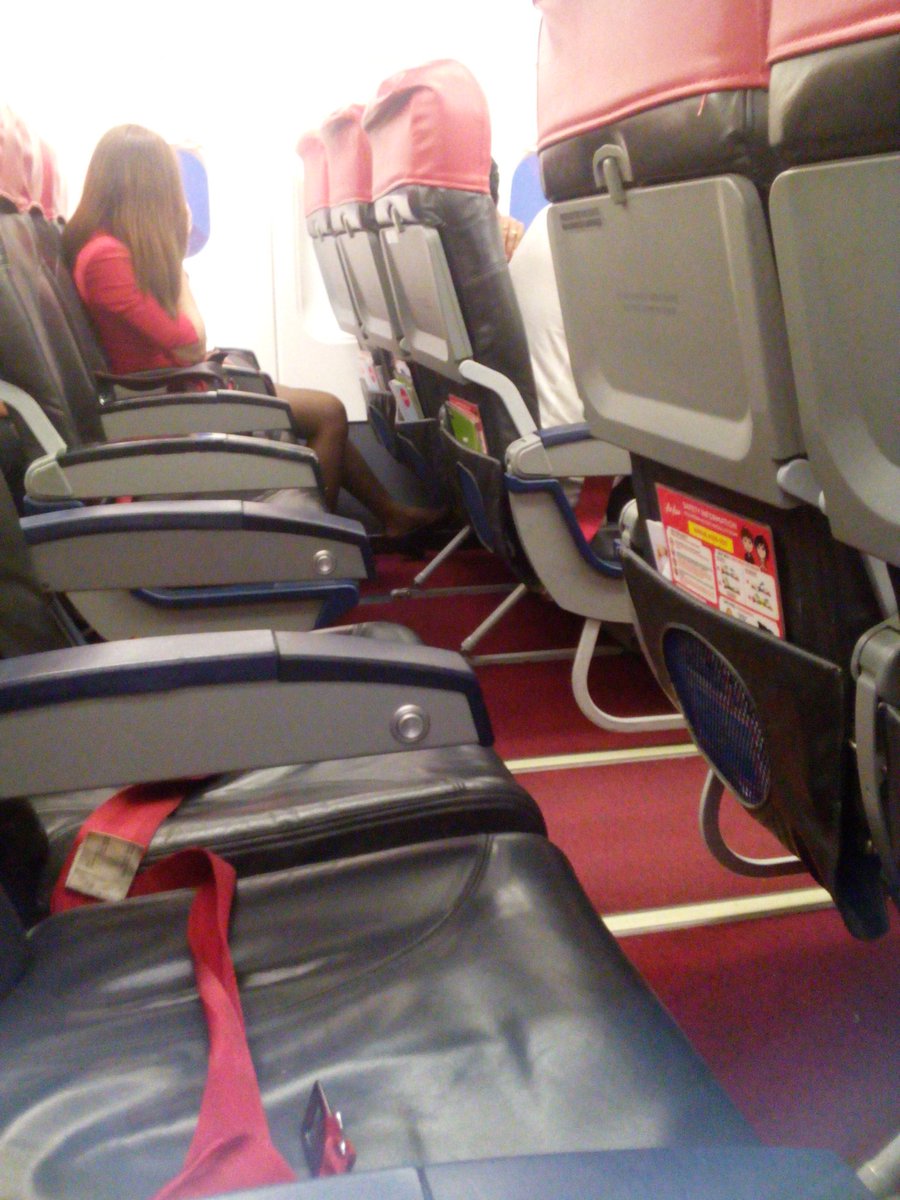 theobasubas's tweet photo. Hi ate flight stewardess! This flight is our destination. These seats are not taken sana ikaw rin HIHIHIHIHIHIHIHIHI #medyocreepy https://t.co/TUwQd6szoc
