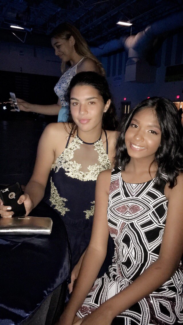 alina_mathlyn's tweet photo. HOCO 2k17 🥂���� https://t.co/rQwr1AP8ls