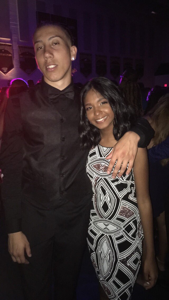 alina_mathlyn's tweet photo. HOCO 2k17 🥂���� https://t.co/rQwr1AP8ls