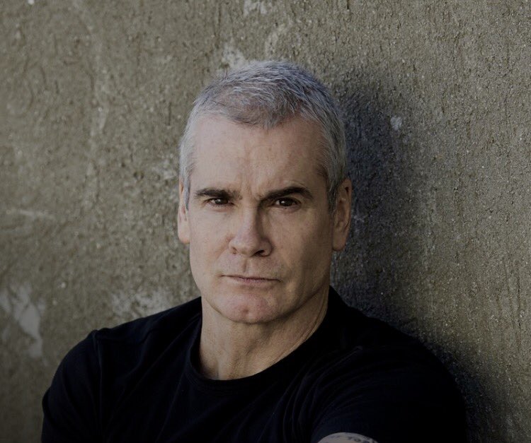 VanesaMiguel's tweet photo. Dicen que la música tiene que sonar más fuerte que tus problemas. Por eso hoy #weigth lo escucha todo el edificio @henryrollins https://t.co/mThOwjbrSB