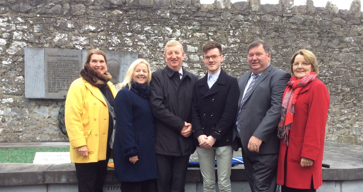 GreystonesGOLD's tweet photo. Fianna Fail Annual Wolfe Tone Commemoration today Sunday.
Republican ideals once again remembered.
Same republican ideals of the American Revolution.
Highlighted in Thomas Paine's pamphlets.
Excellent oration from Dara Calleary TD, FF Honorary Secy. https://t.co/WXTDLUq2lA