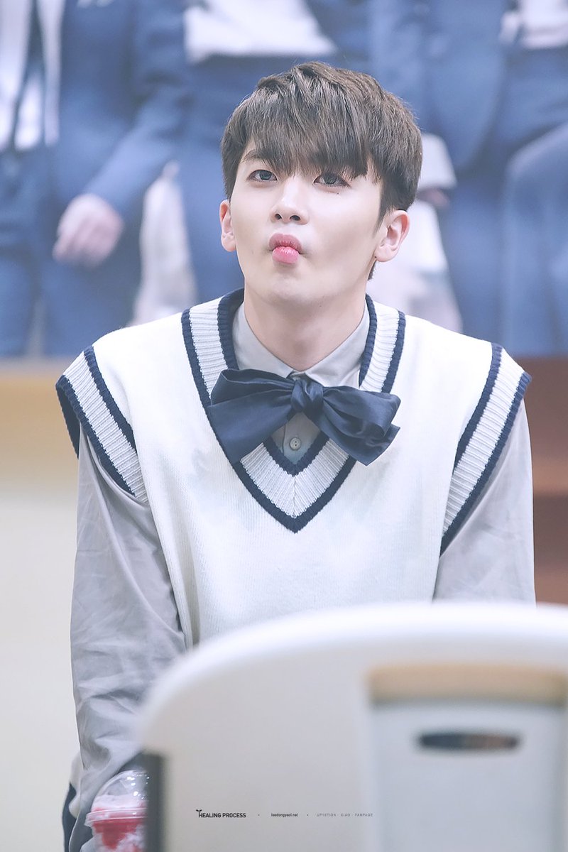 UP10TION_XIAO's tweet photo. 171021 대구 팬사인회 #업텐션 #UP10TION #샤오 #XIAO @UP10TION

정신차려보니 내 인생 이미 저당잡혀서 내 몫 없대 (... https://t.co/VakGelajlg
