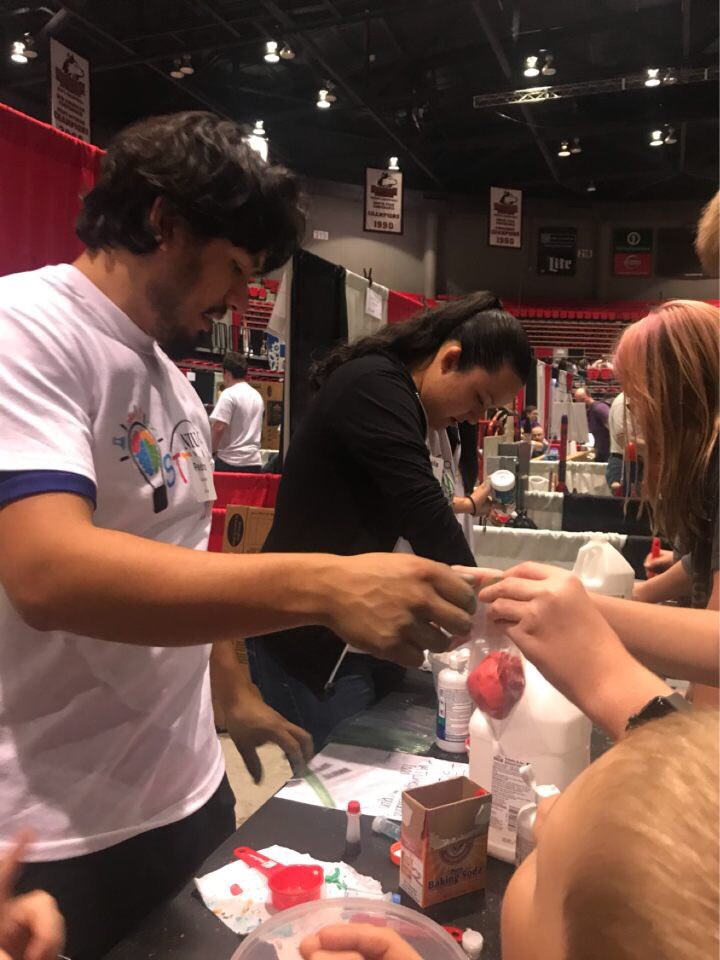 SACNASNIU's tweet photo. #SACNAS NIU Chapter had a great time at #STEMFest2017 https://t.co/Ev7kwlhmkA