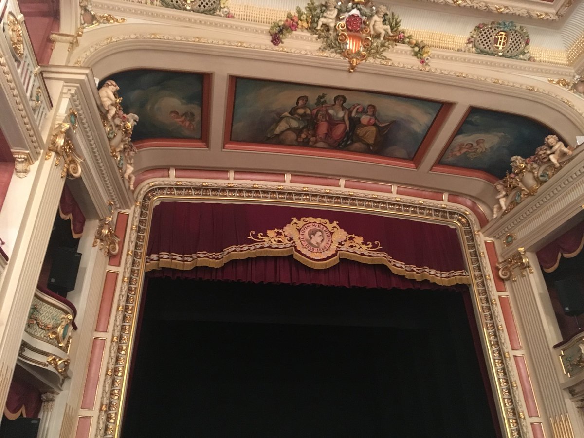 ReusCultura's tweet photo. El Teatre Bartrina a punt per rebre la companyia @EliasAguirreImb amb el seu “Shy Blue”, en el marc del #COSReus! #Femcultura https://t.co/ZA3N9Y6kKd