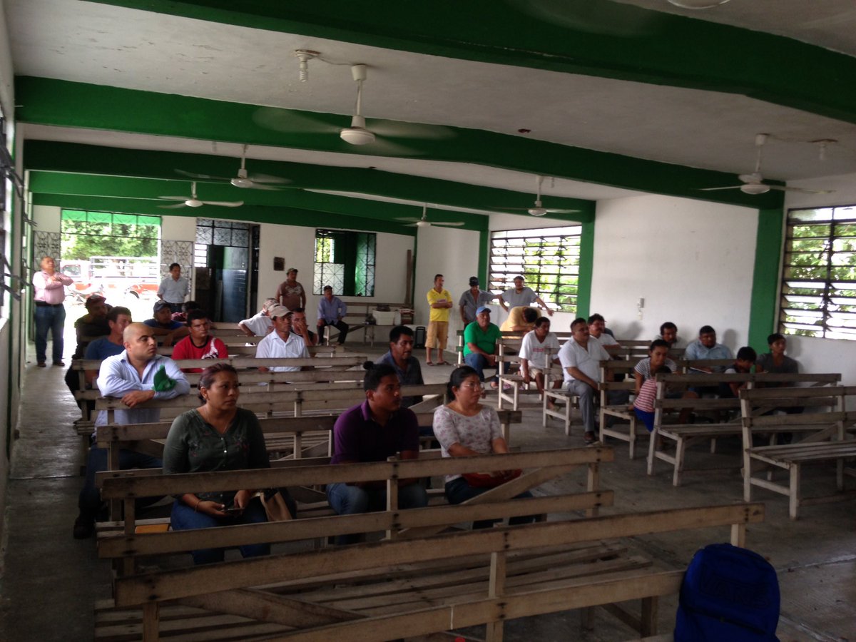 henrycastron's tweet photo. Curso Suplementación energética para bovinos doble propósito. Ejido Morocoy. INIFAP. SENACATRI @linosma @incarural Quintana Roo. https://t.co/TQSCuuzU4V