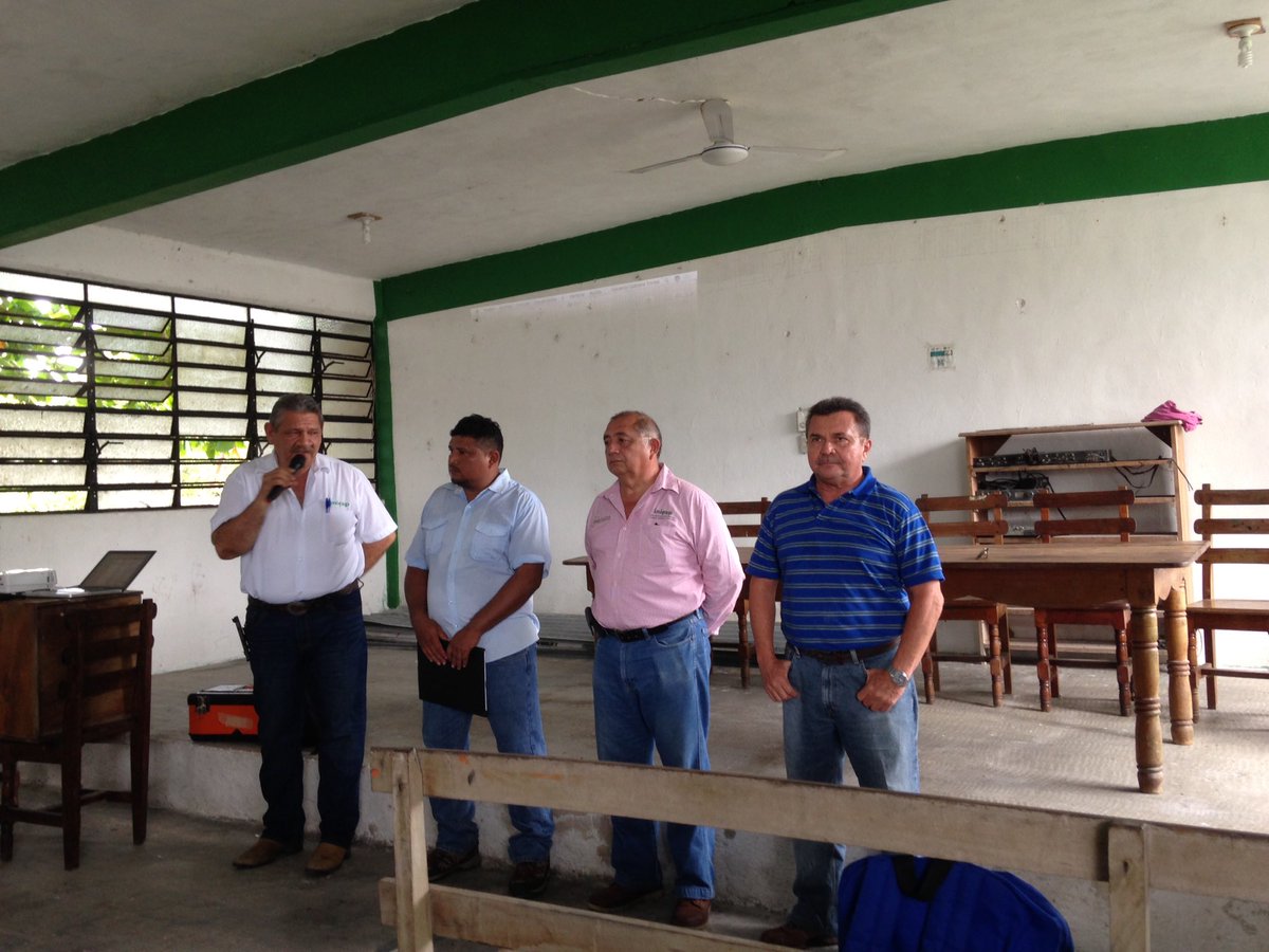 henrycastron's tweet photo. Curso Suplementación energética para bovinos doble propósito. Ejido Morocoy. INIFAP. SENACATRI @linosma @incarural Quintana Roo. https://t.co/TQSCuuzU4V