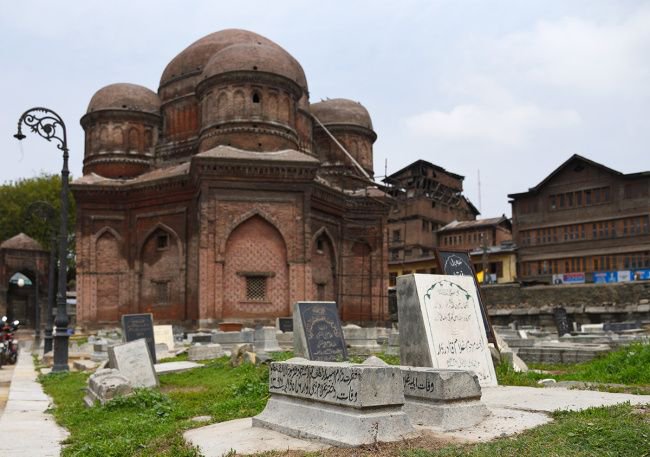 TheUrgeToWander's tweet photo. Exploring the historic centre of #Srinagar on foot: https://t.co/iotxKBc9vr #Travel #Kashmir https://t.co/KhRDnZMd5c