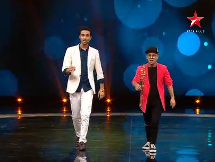 StarPlus's tweet photo. .@ThaRaghav_Juyal + Sushant Khatriโs dance = Incredible! #DanceChampions https://t.co/sGhItgcw7x