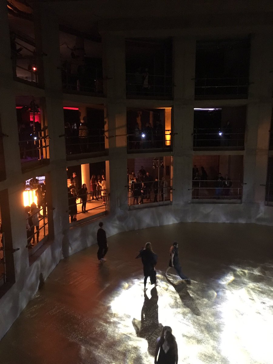 InLondonMVP's tweet photo. Amazing evening at @VeuveClicquotUK's #widowseries last night, exploring the 7 deadly sins. #champagne #carineroitfeld #fashion https://t.co/3coWb1xi5I