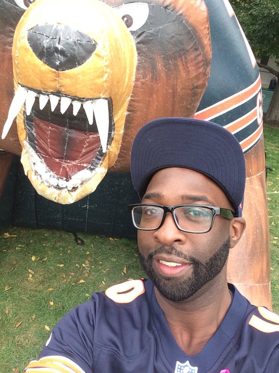 addys_dad's tweet photo. @ChicagoBears @SoldierField Shout out to my Mom! Best Birthday🎁 EVER!💙 You! #myfirstbearsgame #DaBears #BearDown #bucketlist ✔️ https://t.co/nR6T0GQka3
