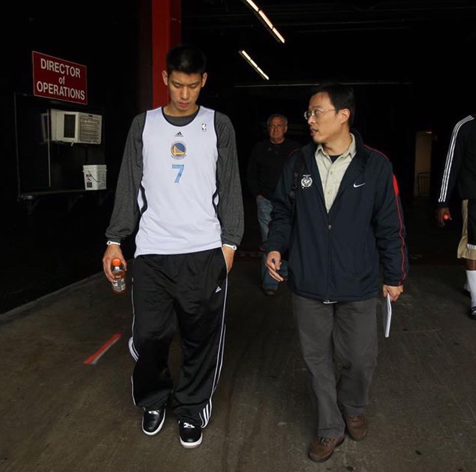 penny10654's tweet photo. spursneverfail:#aJeremyaDay :First ever met n covered @JLin7 in States on Oct.22 2010.. #LinStrong #PrayForJeremyLin
https://t.co/M3Zctxtwbg https://t.co/s12ygofMRz