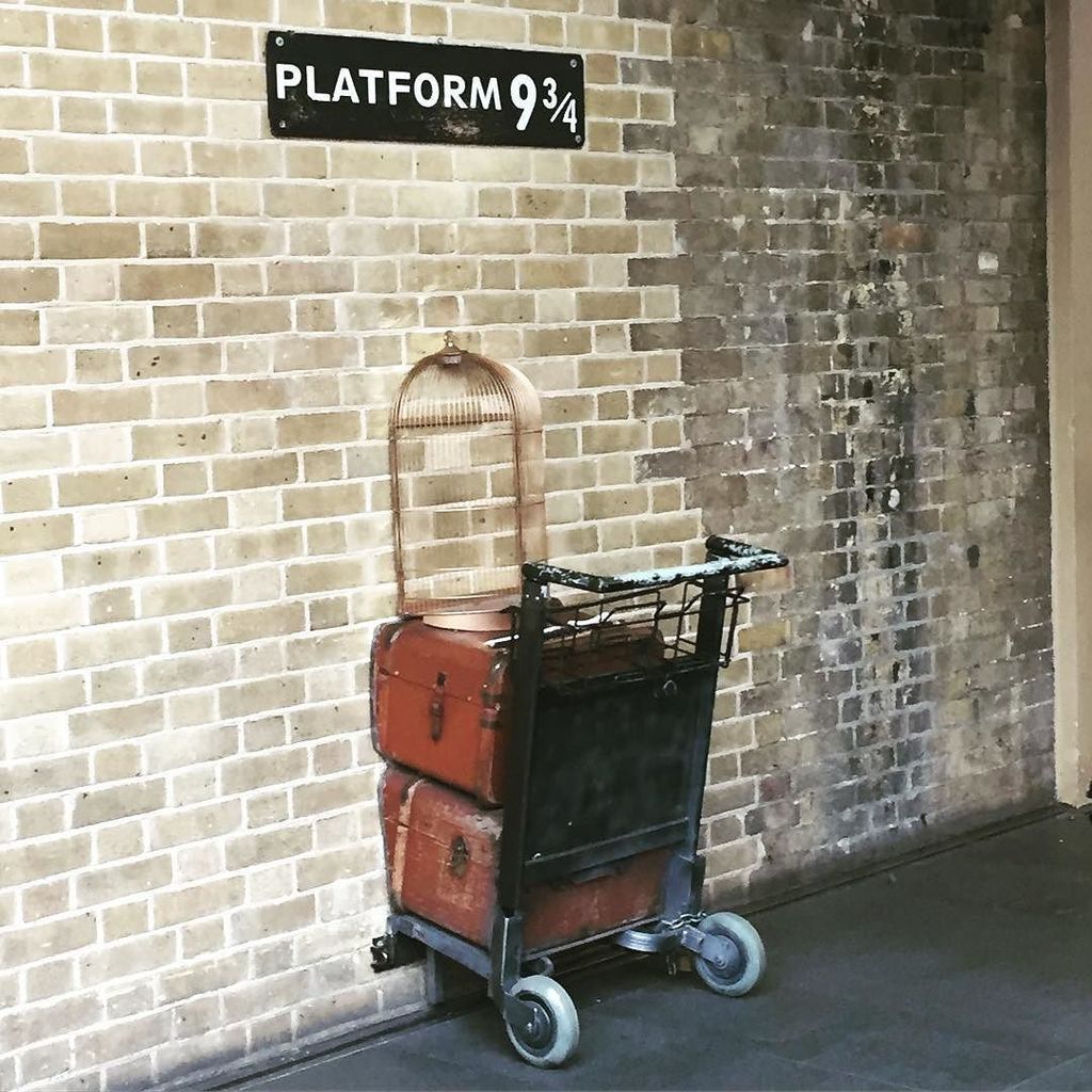 laurenezb's tweet photo. Bye everyone, I'm off to Hogwarts. 
#hogwarts #platformnineandthreequarters https://t.co/V3L2KWTiUB https://t.co/XMZVz2EPCA