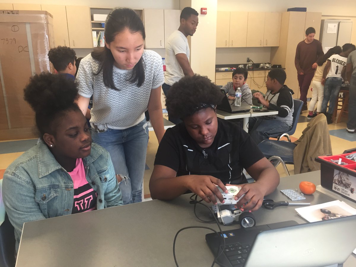 WalkerJonesEC's tweet photo. Mentors make the Difference! Look who showed up on a Saturday morning to work hard & have fun! #dcpublicschools, #BAH, #nsbedc, #OnlyAtGW https://t.co/vq2jQ4Czws