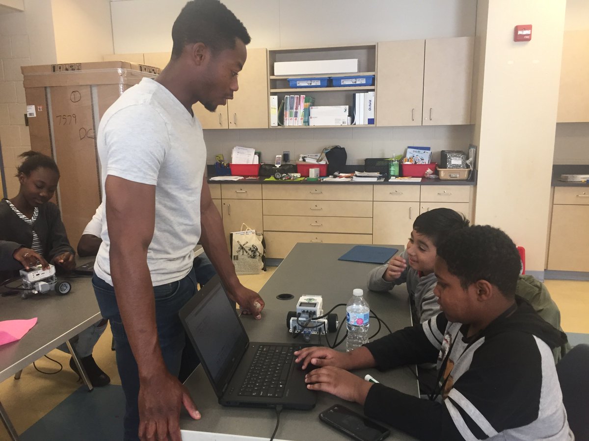 WalkerJonesEC's tweet photo. Mentors make the Difference! Look who showed up on a Saturday morning to work hard & have fun! #dcpublicschools, #BAH, #nsbedc, #OnlyAtGW https://t.co/vq2jQ4Czws