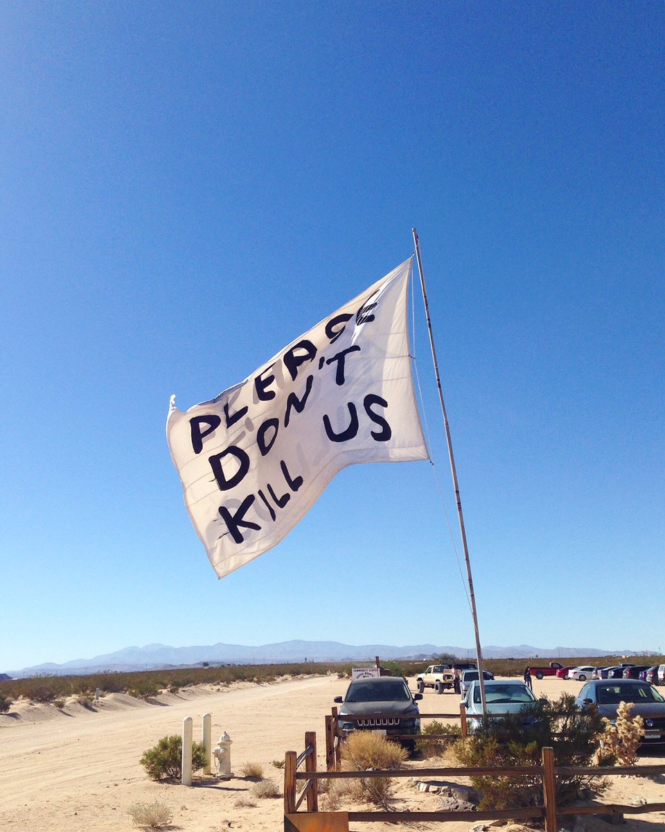 niki_russell's tweet photo. #DavidShrigley #Flagpole #pleasedontkillus @hdts2013 #hdts2017 #ephemeralhistory of #HighDesertTestSites 2002-2015 https://t.co/Fgn75LmaZY