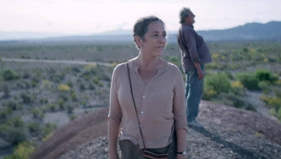 CosmosUBA's tweet photo. 🔈A las 21hs LA NOVIA DEL DESIERTO Una #mujer de 54 años emprende un camino sinuoso que la llevará de BsAs, San Juan y el desierto #cuyano. https://t.co/R4iXkLQ4FF