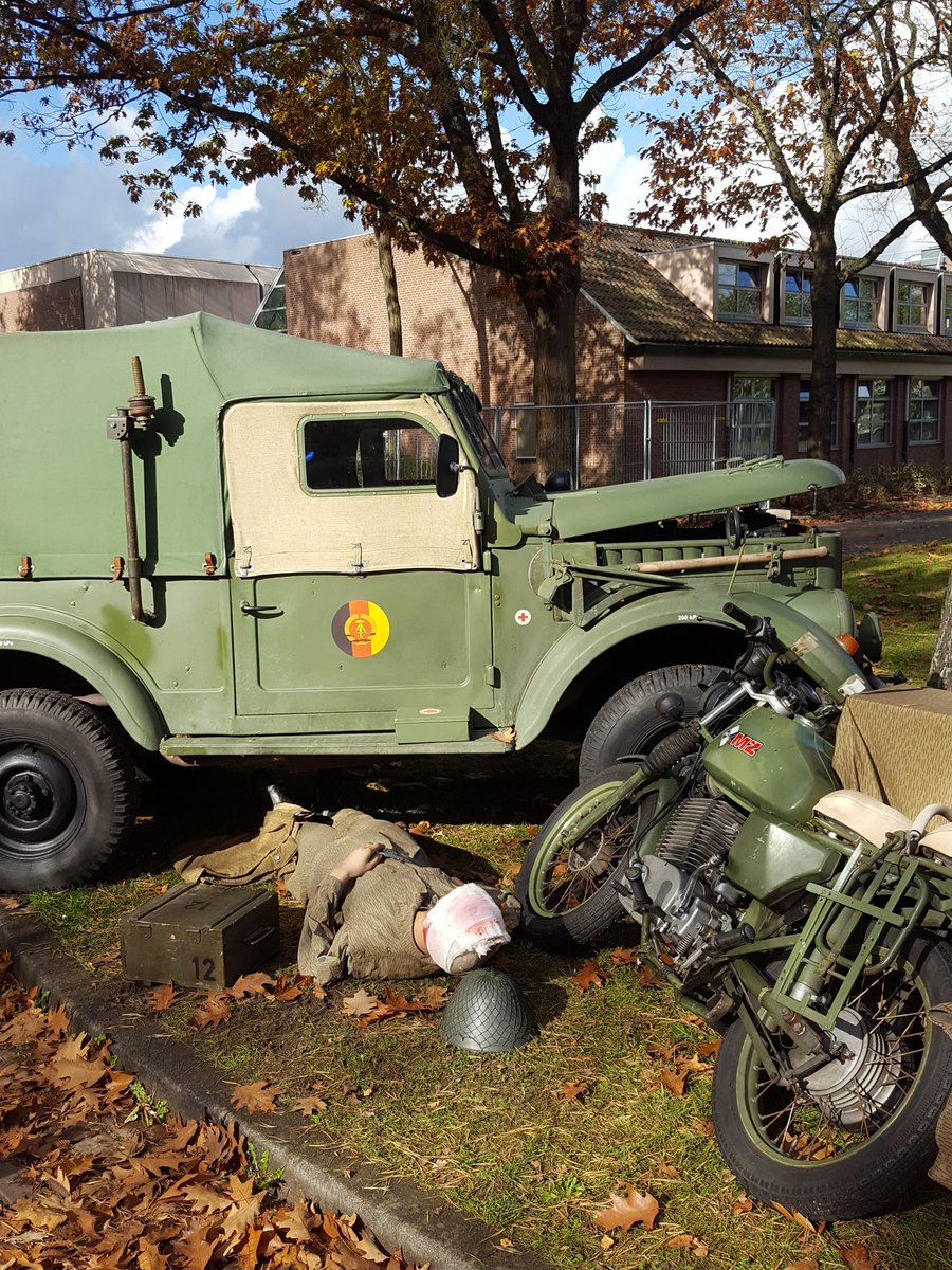 BreenMirjam's tweet image. something completely different!
#Reenactment
#DDR
#Borderpost 
Day 2 off playing smugglers...