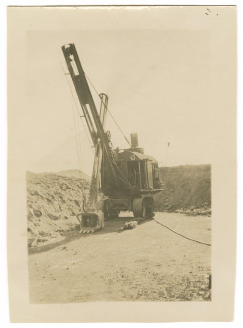 kansashistory's tweet photo. Askins Coal steam shovel https://t.co/YnK73F9JES #kansashistory https://t.co/00gR42XLiP