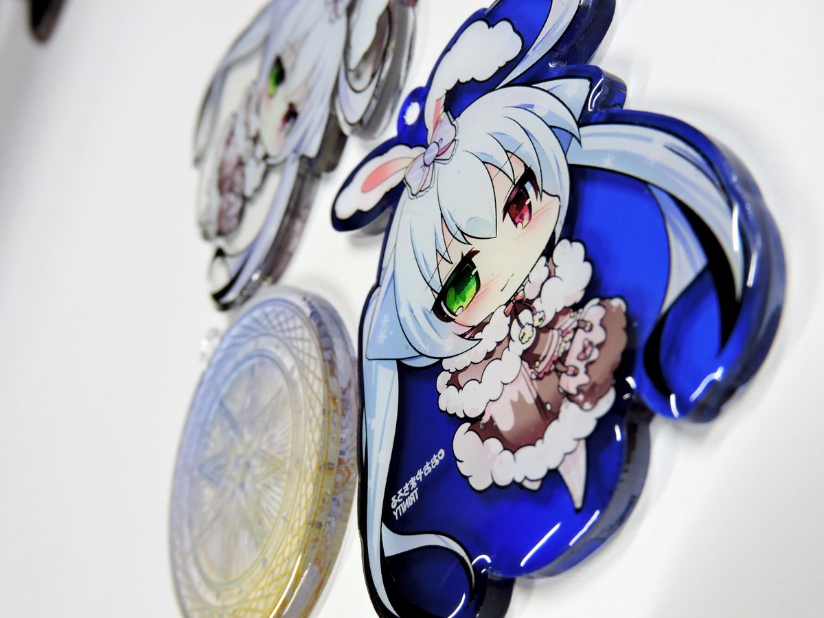 株式会社トリニティ Twitter પર ちなみに丸いアクキーは レインボーの箔押しにプラスして ドーミング加工となっております 写真3番目