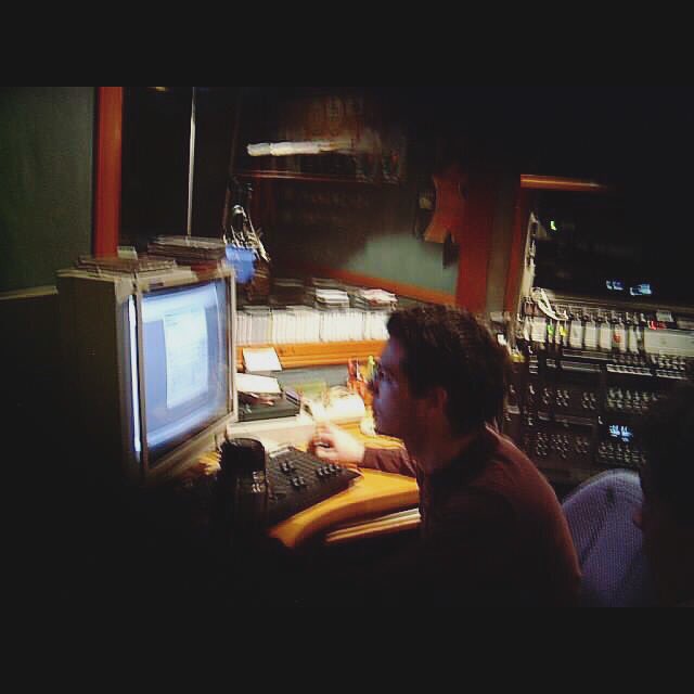 PabloZuca's tweet image. Pasado borroso... #Radio #Edicion #ControlG #HaceComo10Años #😳 #RadioMetro  📻✊🏻 instagram.com/p/BajysySlPs4/